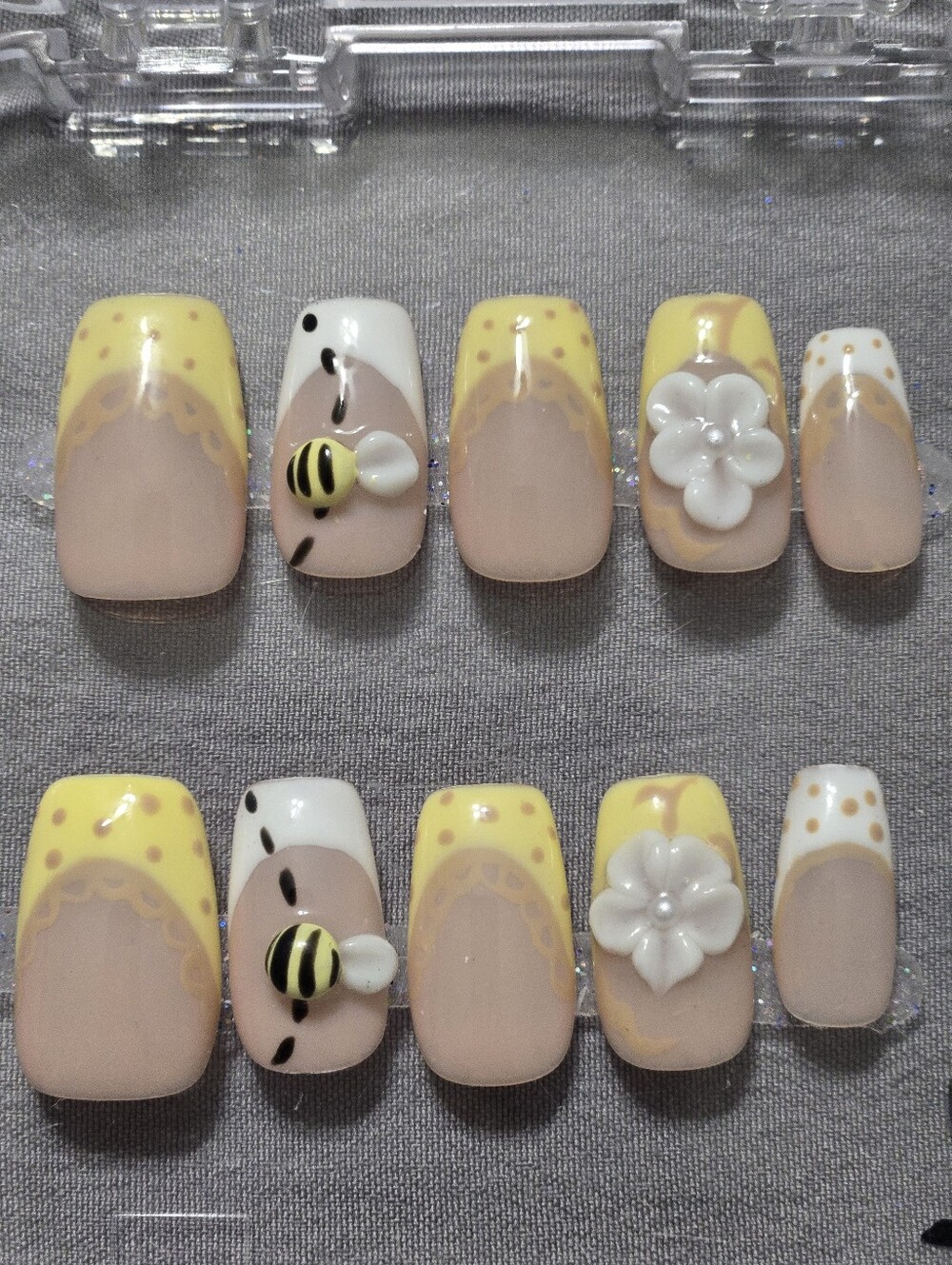 Sunny Bee Floral Press-On Nails Set - Yellow & Nude